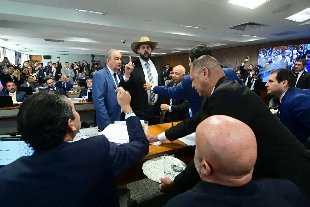 Tensão na CPI do INSS Tensão na CPI do INSS