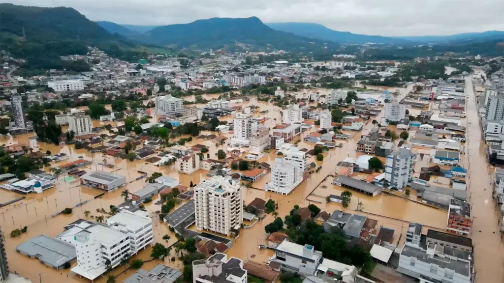 Dia 27 de Maio de 2017: Crise Climática, Cheias em Rio do Sul/SC. - Blumenau em Foco Portal de Notícias de Blumenau e Região.