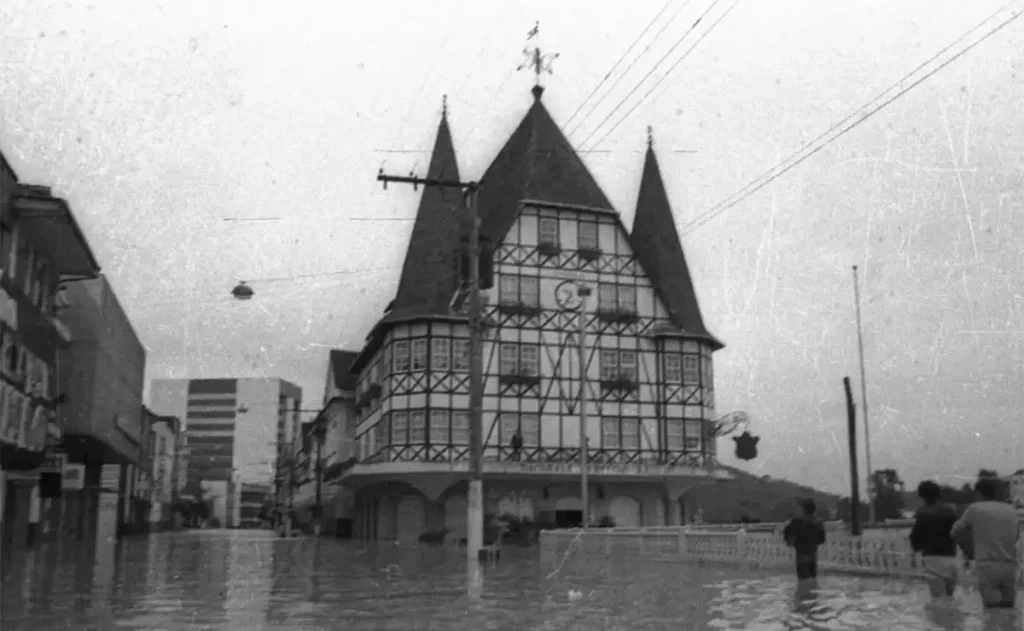 Por Volta de 25 de Maio, Tradicionalmente Marcava Períodos de Limpeza de Diques, Drenagens, Preparação de Abrigos para Prevenção Contra Cheias em Blumenau.  - Foco Portal de Notícias de Blumenau e Região.