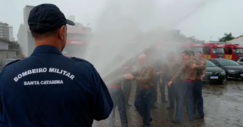 Dia 13 de Junho de 2003: Emancipação do Corpo de Bombeiros Militar de SC. - Blumenau em Foco Portal de Notícias de Blumenau/SC