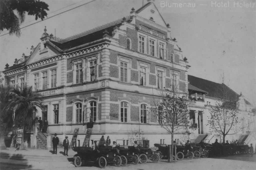 2. Inauguração de Espaços Comunitários e Educacionais (Início do Século XX). - Blumenau em Foco Portal de Notícias de Blumenau/SC