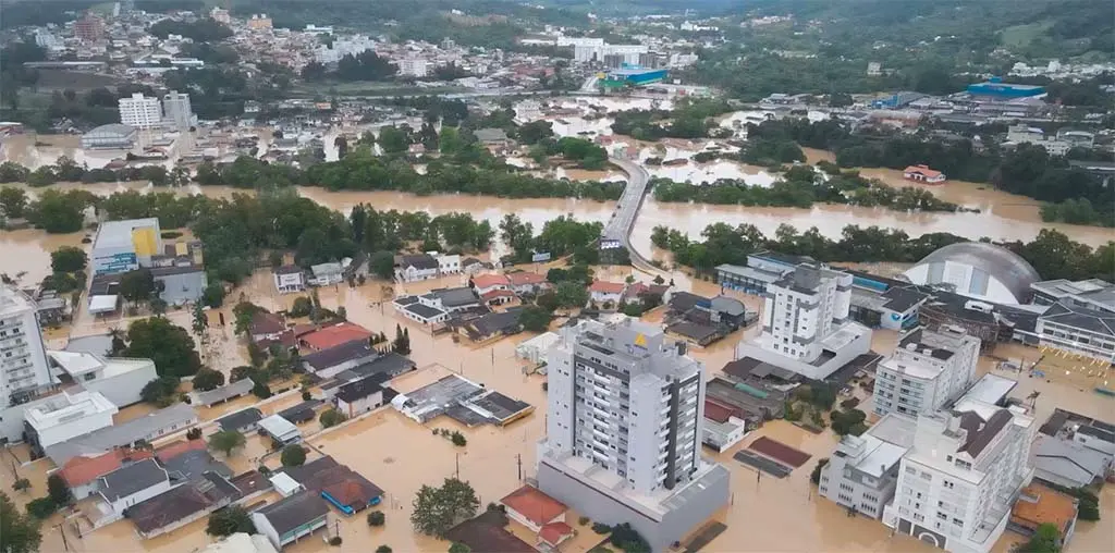 4. Fortalecimento da Defesa Civil e Prevenção (Anos 1980 e 1990) - Blumenau em Foco Portal de Notícias de Blumenau/SC