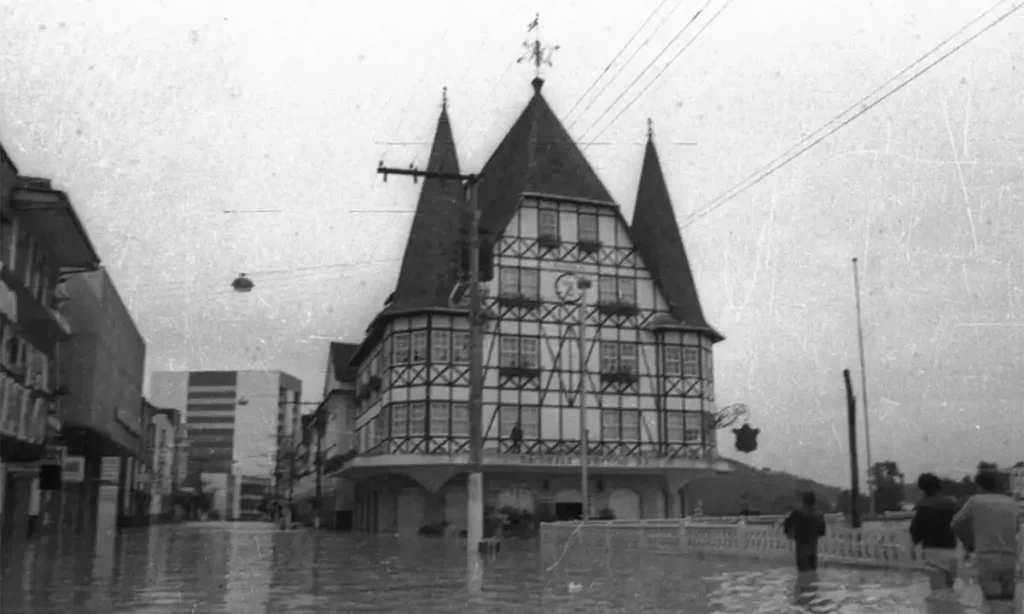 Dia 7 de Junho, Década de 1980, A Resiliência Contra as Forças da Natureza. - Blumenau em Foco Portal de Notícias de Blumenau/SC