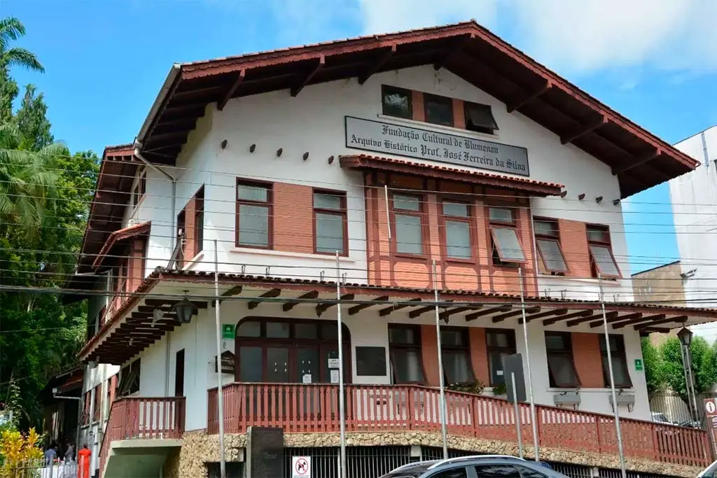 5. A Informatização da Biblioteca Municipal (13 de Julho de 1990) - Blumenau em Foco Portal de Notícias de Blumenau/SC