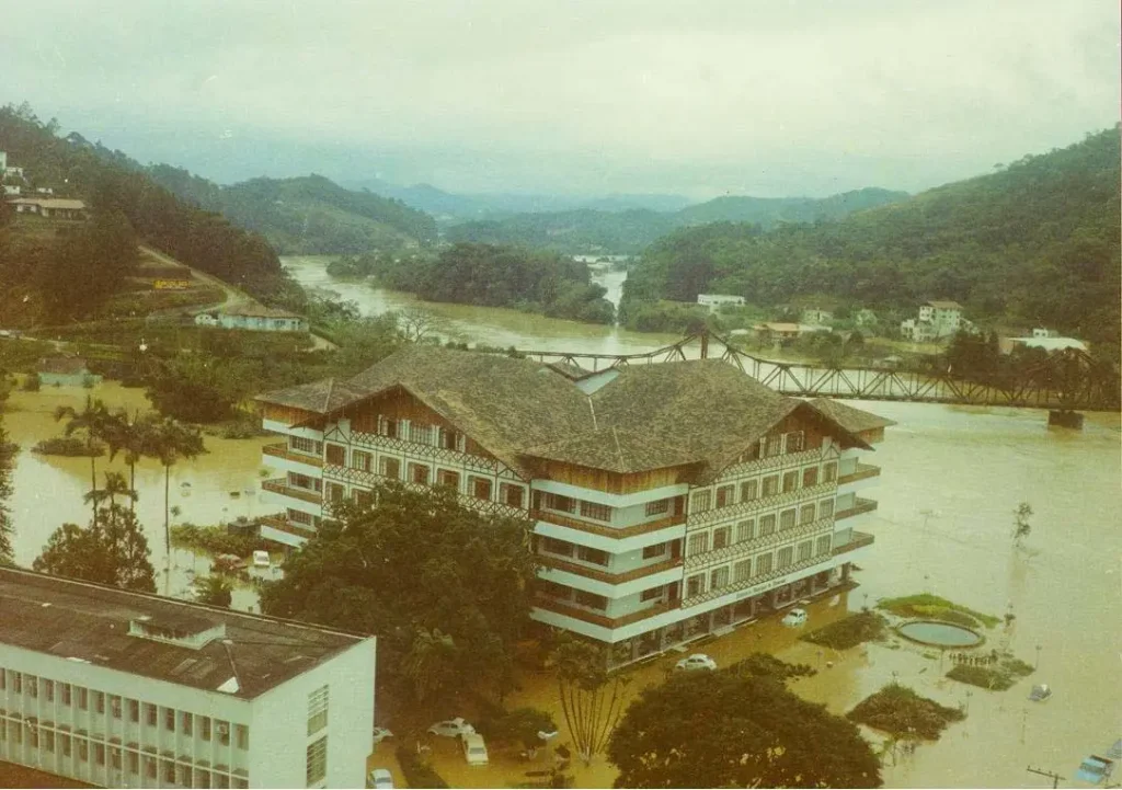 4. 19 de Julho de 1984: Prevenção e Obras Pós-Tragédia. - Blumenau em Foco Portal de Notícias de Blumenau/SC 4. 19 de Julho de 1984: Prevenção e Obras Pós-Tragédia. - Blumenau em Foco Portal de Notícias de Blumenau/SC