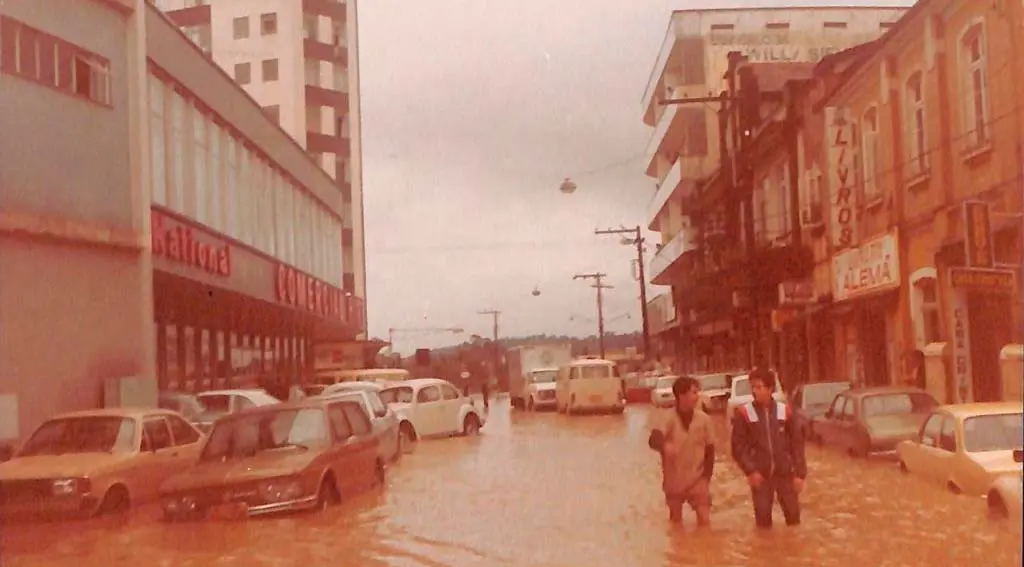 3. Dia 22 de Julho de 1983: O Início da Retomada Econômica Pós-Enchente. - Blumenau em Foco Portal de Notícias de Blumenau/SC.