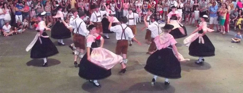 4. Dia 25 de Julho de 2002: O Resgate do Patrimônio Imaterial e da Dança. - Blumenau em Foco Portal de Notícias de Blumenau/SC.