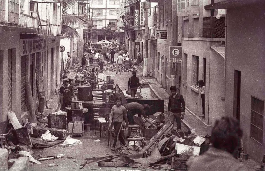 4. Dia 31 de Julho de 1983: O Balanço Final do Mês da Grande Enchente. - Blumenau em Foco Portal de Notícias de Blumenau/SC. 4. Dia 31 de Julho de 1983: O Balanço Final do Mês da Grande Enchente. - Blumenau em Foco Portal de Notícias de Blumenau/SC.