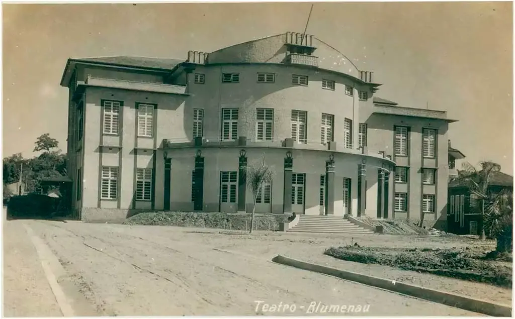 4. A Valorização do Teatro Amador (4 de Julho de 1975)