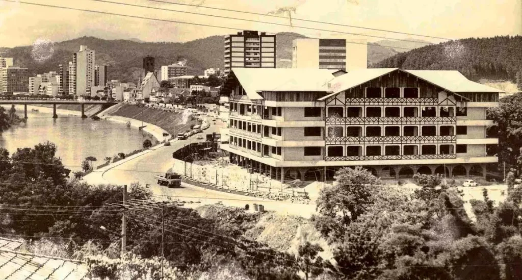 3. O Paço Municipal em Estilo Enxaimel (Dia 2 de Setembro de 1982)